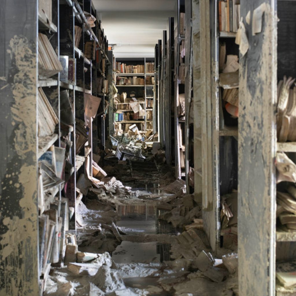 La Conservazione del Patrimonio Culturale Scritto e la Fragilità della Memoria Contemporanea