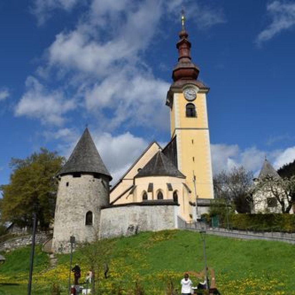 L’armonia della frontiera. Plurilinguismo, pratiche coreutico-musicali e negoziazione identitaria a Camporosso in Val Canale e frazioni di Tarvisio